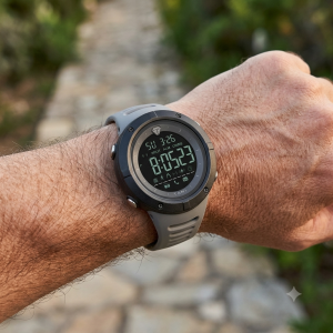 Reloj deportivo gris